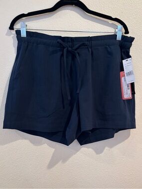 Liverpool Los Angeles Dark Navy Pull-On Shorts Size L NWT